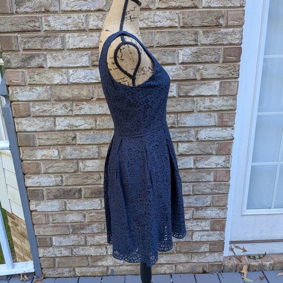 ⭐ J. Crew Navy Lace Dress Size 2 - Picture 4 of 14